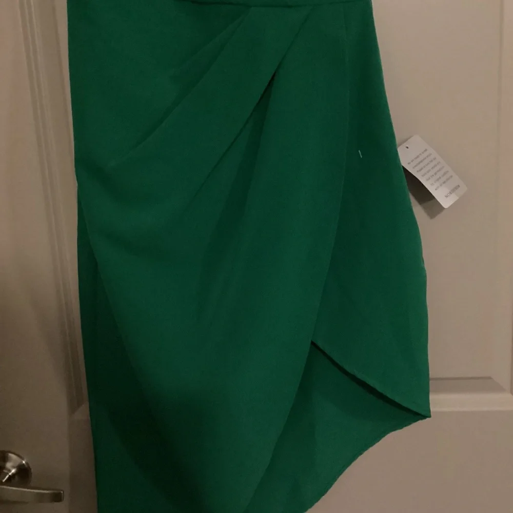Jewel Badgley Mischka Draped Halter Neck Asymmetric Cocktail Dress, size 8 - Picture 7 of 16